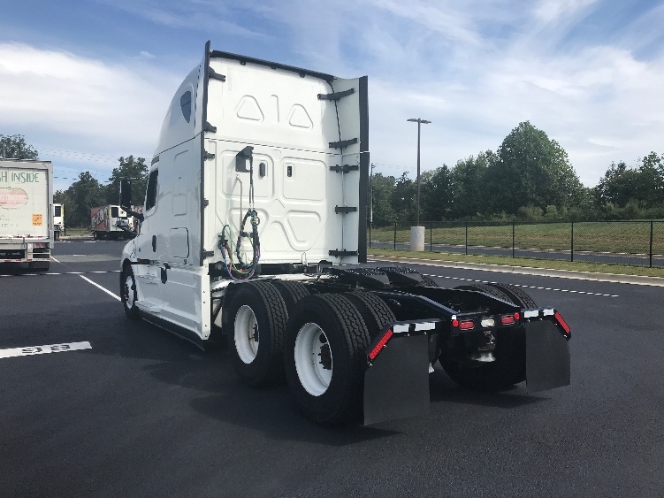 Used 2021 Freightliner Cascadia - photo 7