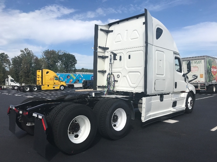 Used 2021 Freightliner Cascadia - photo 9