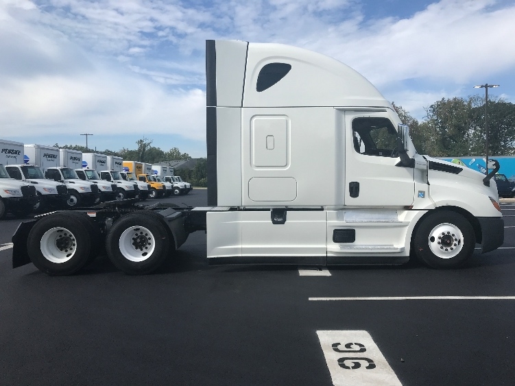 Used 2021 Freightliner Cascadia - photo 10