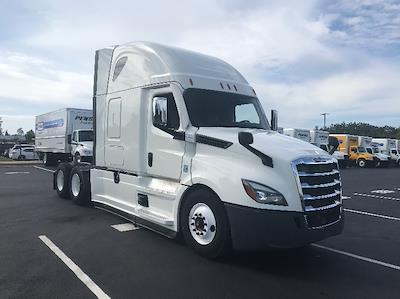 Used 2021 Freightliner Cascadia Detroit DD15AT Semi Truck with Sleeper Cab for sale #387609 - photo 1
