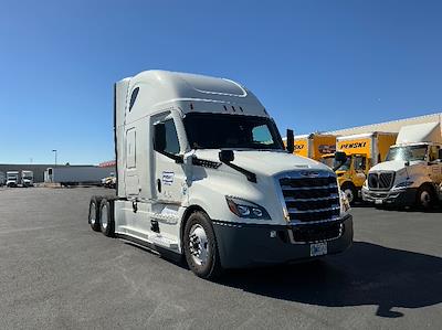 Used 2021 Freightliner Cascadia Detroit DD15AT Semi Truck with Sleeper Cab for sale #387717 - photo 1