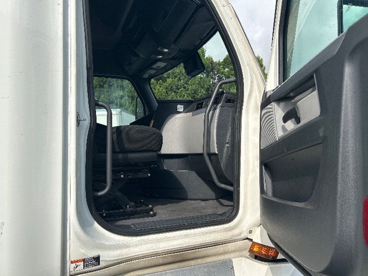 Used 2021 Freightliner Cascadia - photo 15