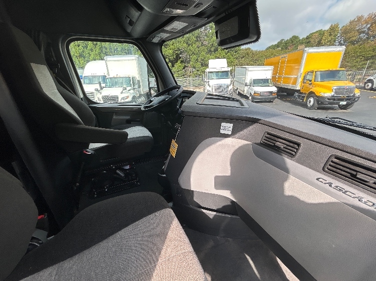 Used 2021 Freightliner Cascadia - photo 17