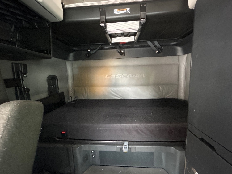 Used 2021 Freightliner Cascadia - photo 18