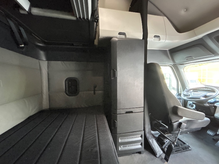 Used 2021 Freightliner Cascadia - photo 20
