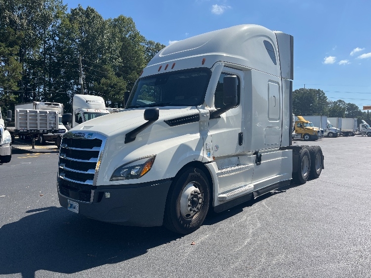 Used 2021 Freightliner Cascadia - photo 5