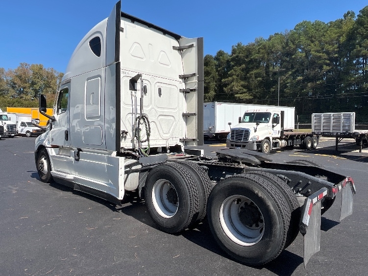 Used 2021 Freightliner Cascadia - photo 7