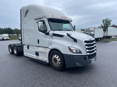 Used 2021 Freightliner Cascadia Detroit DD15AT Semi Truck with Sleeper Cab for sale #389158 - photo 1