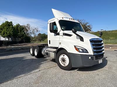 Used 2021 Freightliner Cascadia - photo 1