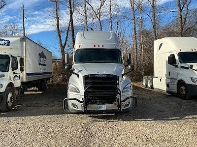 Used 2021 Freightliner Cascadia Detroit DD15AT Semi Truck with Sleeper Cab for sale #390699 - photo 2