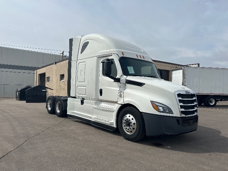 Used 2021 Freightliner Cascadia - photo 1