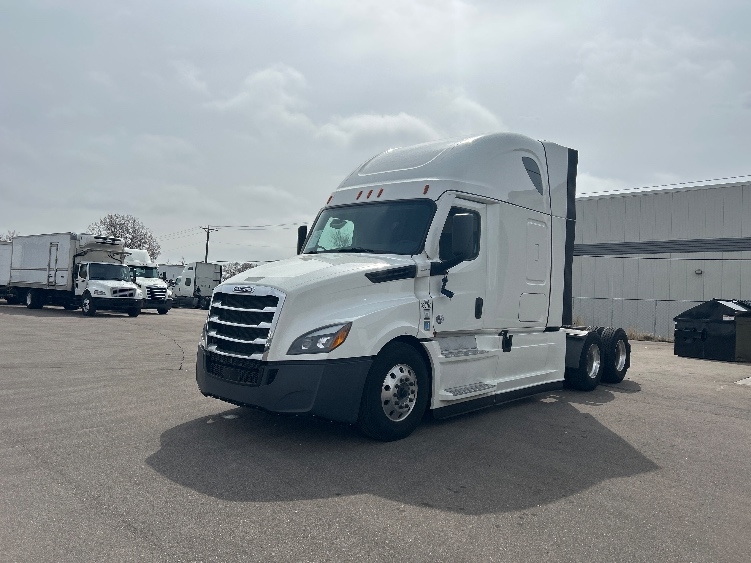Used 2021 Freightliner Cascadia - photo 5