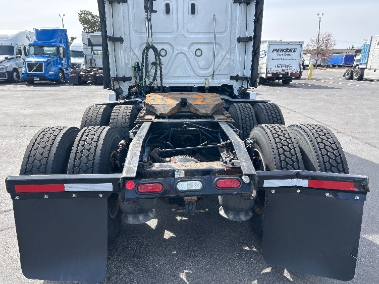 Used 2021 Freightliner Cascadia - photo 8