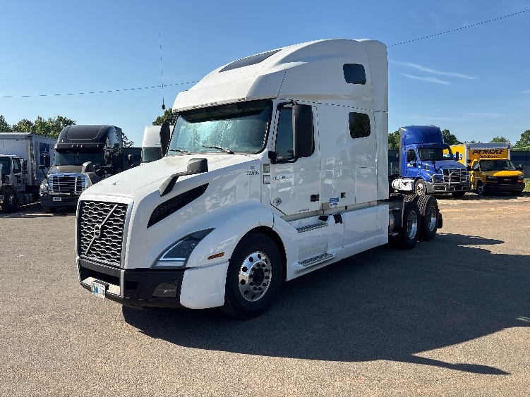 Used 2022 Volvo VNL - photo 5