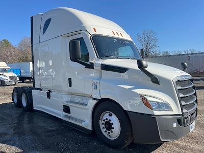 Used 2022 Freightliner Cascadia Detroit DD15AT Semi Truck with Sleeper Cab for sale #393963 - photo 1
