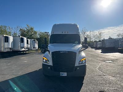 Used 2022 Freightliner Cascadia Detroit DD15AT Semi Truck with Sleeper Cab for sale #393966 - photo 2