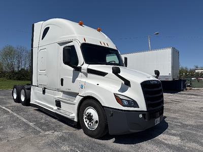 Used 2022 Freightliner Cascadia Detroit DD15AT Semi Truck with Sleeper Cab for sale #393986 - photo 1
