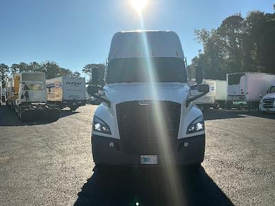 Used 2022 Freightliner Cascadia Detroit DD15AT Semi Truck with Sleeper Cab for sale #393997 - photo 2
