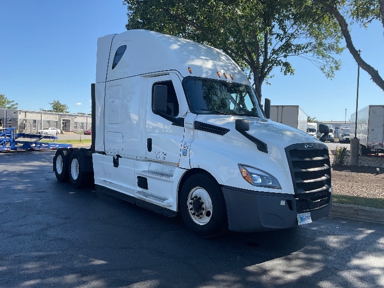 Used 2022 Freightliner Cascadia - photo 1