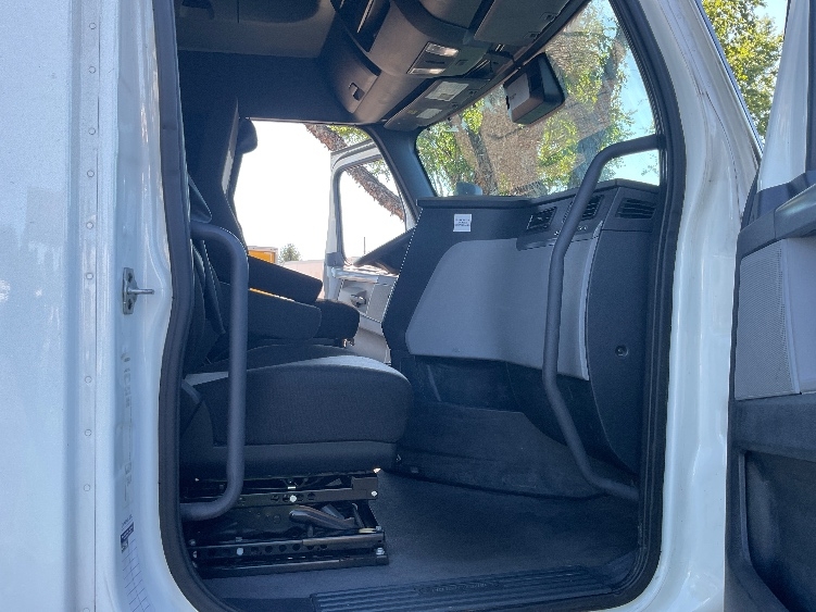 Used 2022 Freightliner Cascadia - photo 15