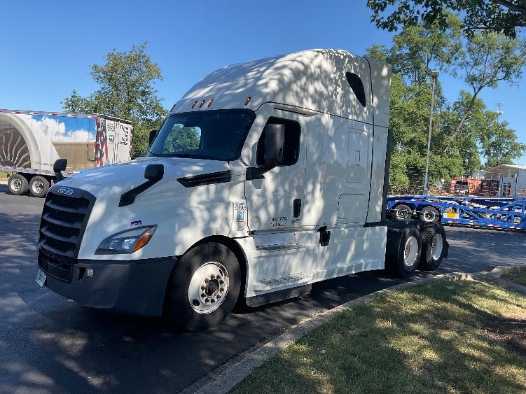 Used 2022 Freightliner Cascadia - photo 5