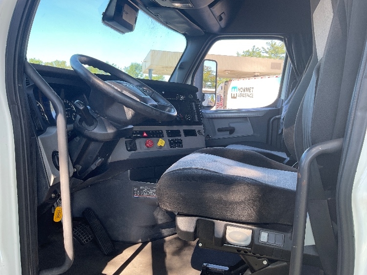 Used 2022 Freightliner Cascadia - photo 11