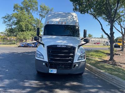 Used 2022 Freightliner Cascadia Detroit DD15AT Semi Truck with Sleeper Cab for sale #394065 - photo 2