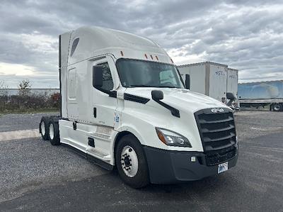 Used 2022 Freightliner Cascadia Detroit DD15AT Semi Truck with Sleeper Cab for sale #394072 - photo 1