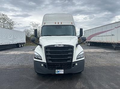 Used 2022 Freightliner Cascadia Detroit DD15AT Semi Truck with Sleeper Cab for sale #394072 - photo 2