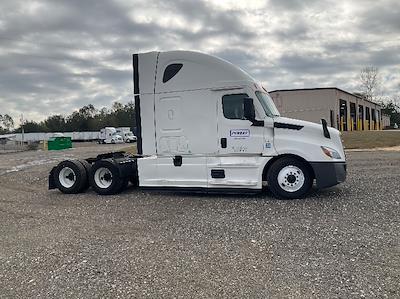 Used 2022 Freightliner Cascadia Detroit DD15AT Semi Truck with Sleeper Cab for sale #394073 - photo 1