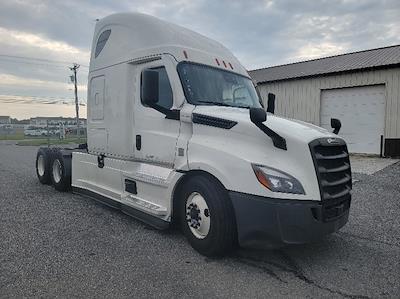 Used 2022 Freightliner Cascadia Detroit DD15AT Semi Truck with Sleeper Cab for sale #394087 - photo 1