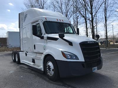Used 2022 Freightliner Cascadia Detroit DD15AT Semi Truck with Sleeper Cab for sale #394090 - photo 1