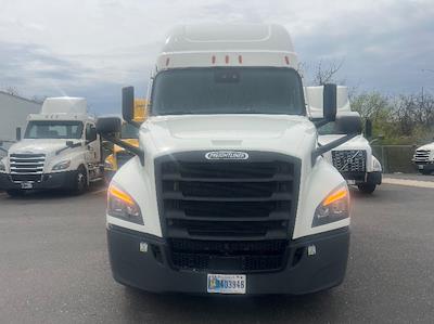 Used 2022 Freightliner Cascadia Detroit DD15AT Semi Truck with Sleeper Cab for sale #394096 - photo 2