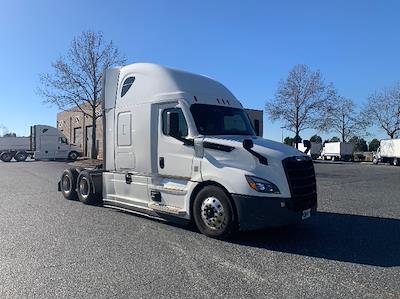 Used 2022 Freightliner Cascadia Detroit DD15AT Semi Truck with Sleeper Cab for sale #394123 - photo 1