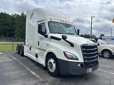 Used 2022 Freightliner Cascadia Detroit DD15AT Semi Truck with Sleeper Cab for sale #394128 - photo 1