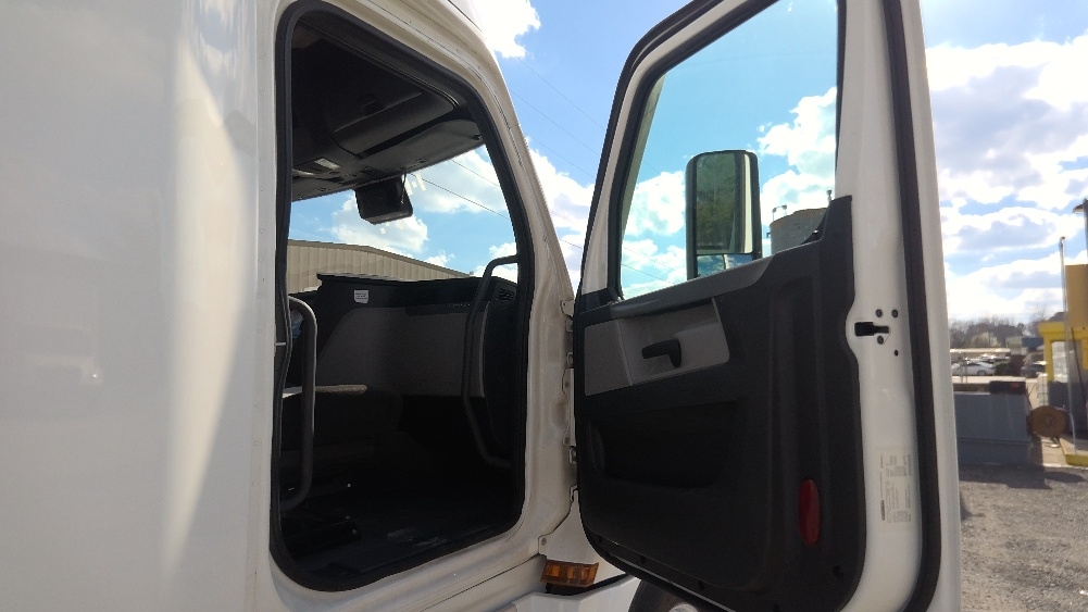 Used 2022 Freightliner Cascadia - photo 15