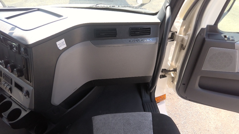 Used 2022 Freightliner Cascadia - photo 16