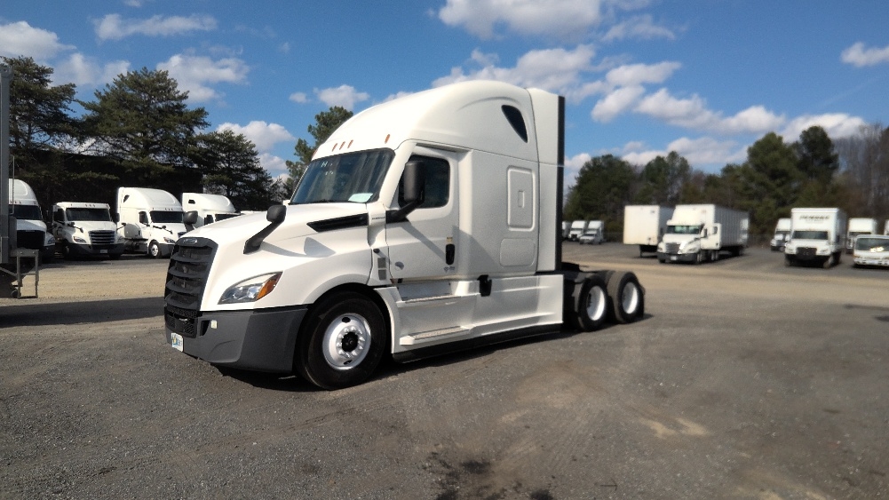 Used 2022 Freightliner Cascadia - photo 5
