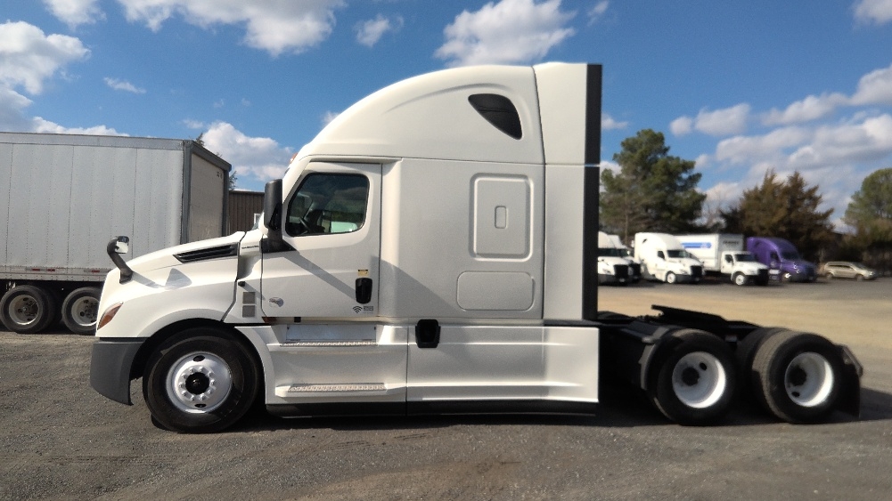 Used 2022 Freightliner Cascadia - photo 6