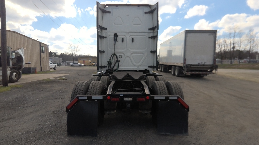 Used 2022 Freightliner Cascadia - photo 8