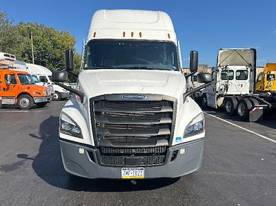 Used 2022 Freightliner Cascadia Detroit DD15AT Semi Truck with Sleeper Cab for sale #394142 - photo 2