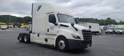 Used 2022 Freightliner Cascadia Detroit DD15AT Semi Truck with Sleeper Cab for sale #394171 - photo 1