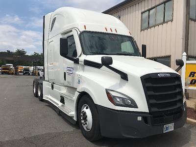 Used 2022 Freightliner Cascadia Detroit DD15AT Semi Truck with Sleeper Cab for sale #394175 - photo 1
