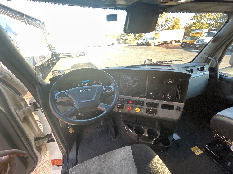 Used 2022 Freightliner Cascadia - photo 13