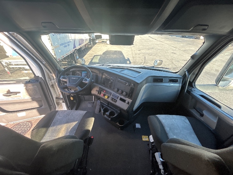 Used 2022 Freightliner Cascadia - photo 14