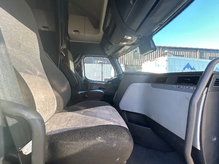 Used 2022 Freightliner Cascadia - photo 17