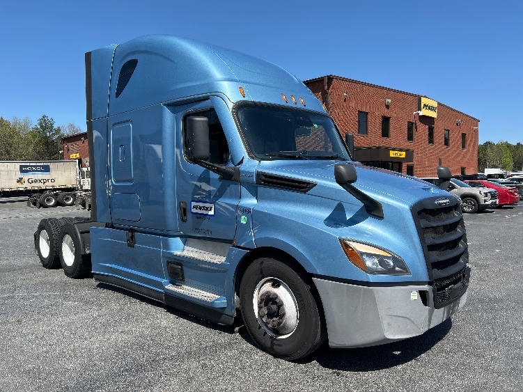 Used 2022 Freightliner Cascadia - photo 1