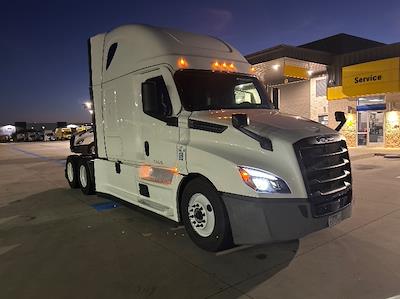 Used 2022 Freightliner Cascadia Detroit DD15AT Semi Truck with Sleeper Cab for sale #394204 - photo 1