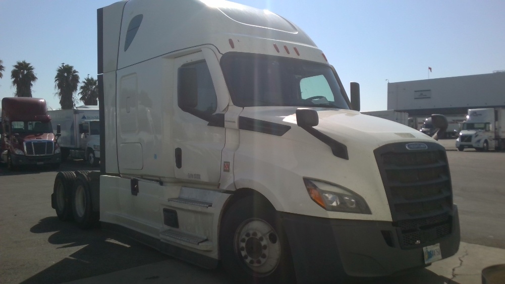 Used 2022 Freightliner Cascadia - photo 1