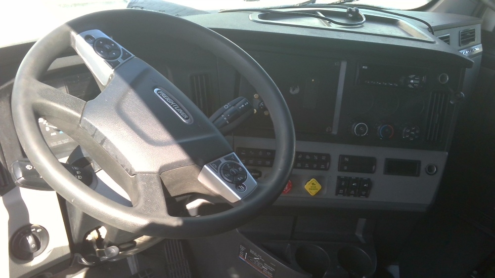 Used 2022 Freightliner Cascadia - photo 12